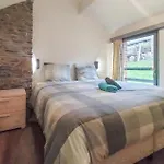 2 Bedroom Amazing In Hastiere Blaimont