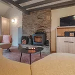 2 Bedroom Amazing In Hastiere Casa vacanze